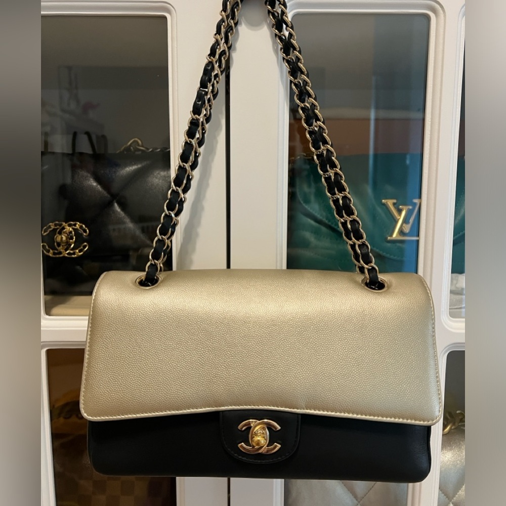Chanel Black and Gold Women's Bag - Picture 3 of 14